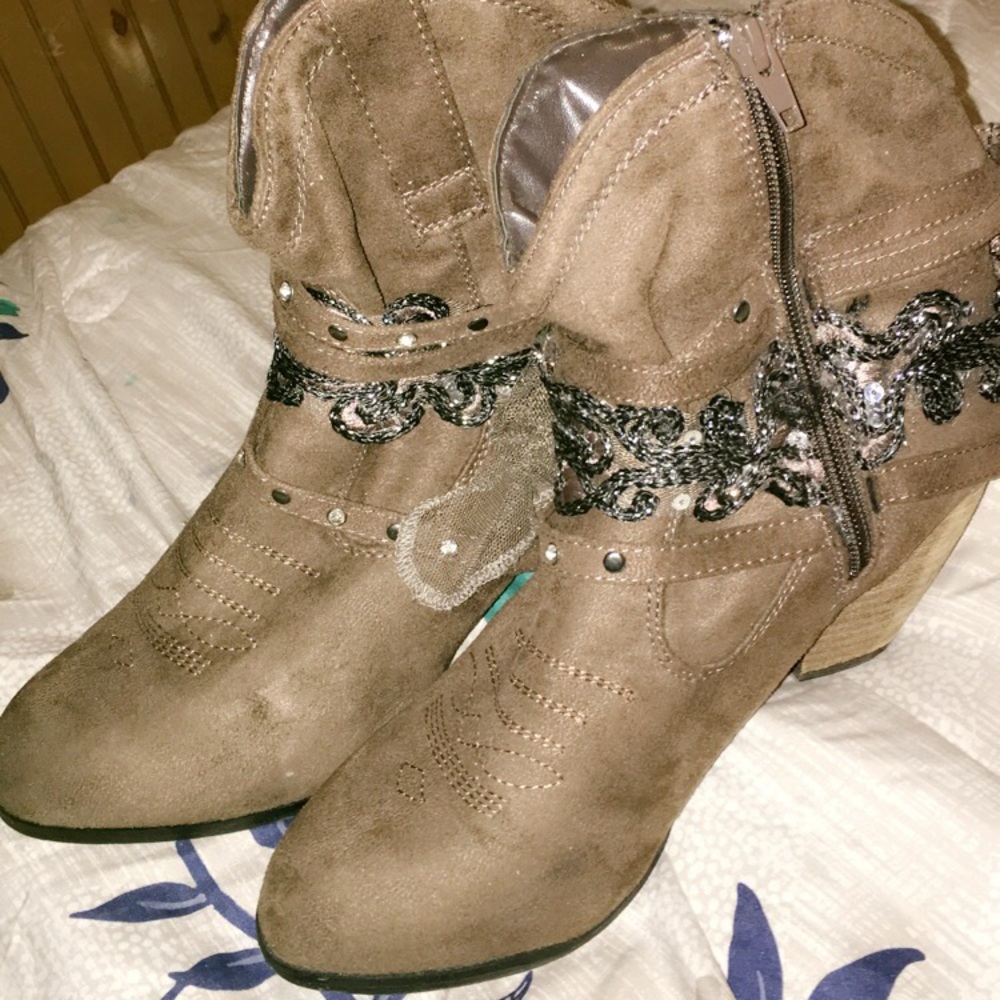 Boots - Picture 2 of 2